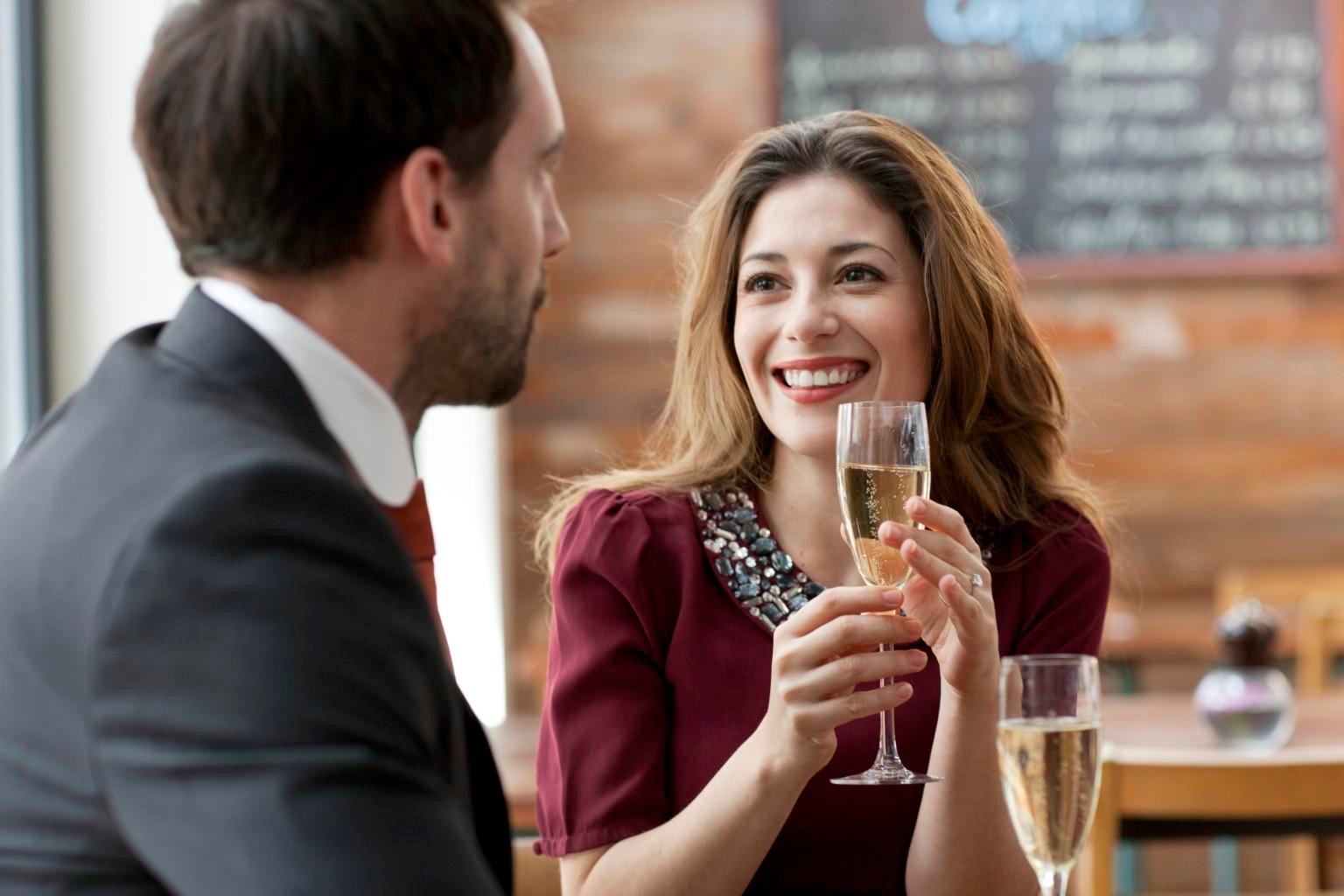 Make First Impressions While Dating with Women Make First Impressions While Dating with Women